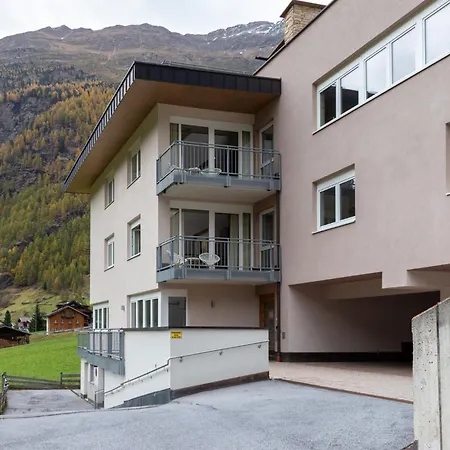 International House Mit Balkon Zw 2 Appartement