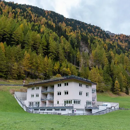 International House Mit Balkon Zw 2 *