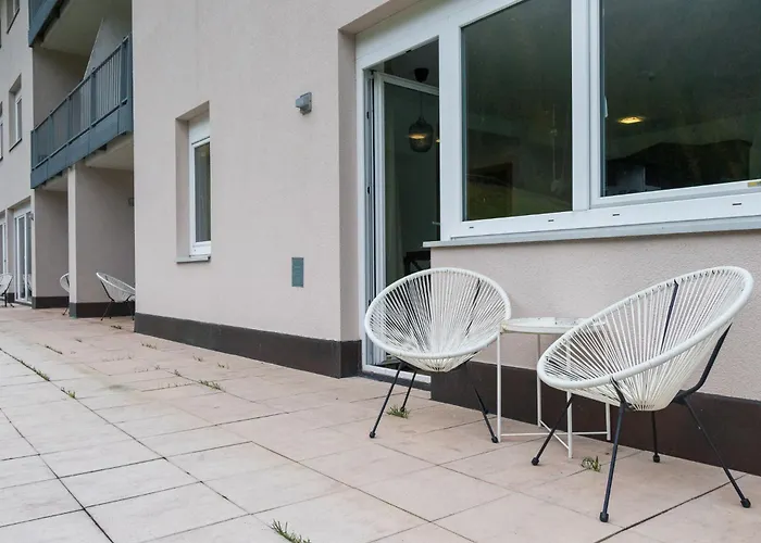 International House Mit Balkon Zw 2 דירה זולדן