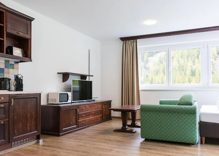 International House Mit Balkon Zw 2 דירה